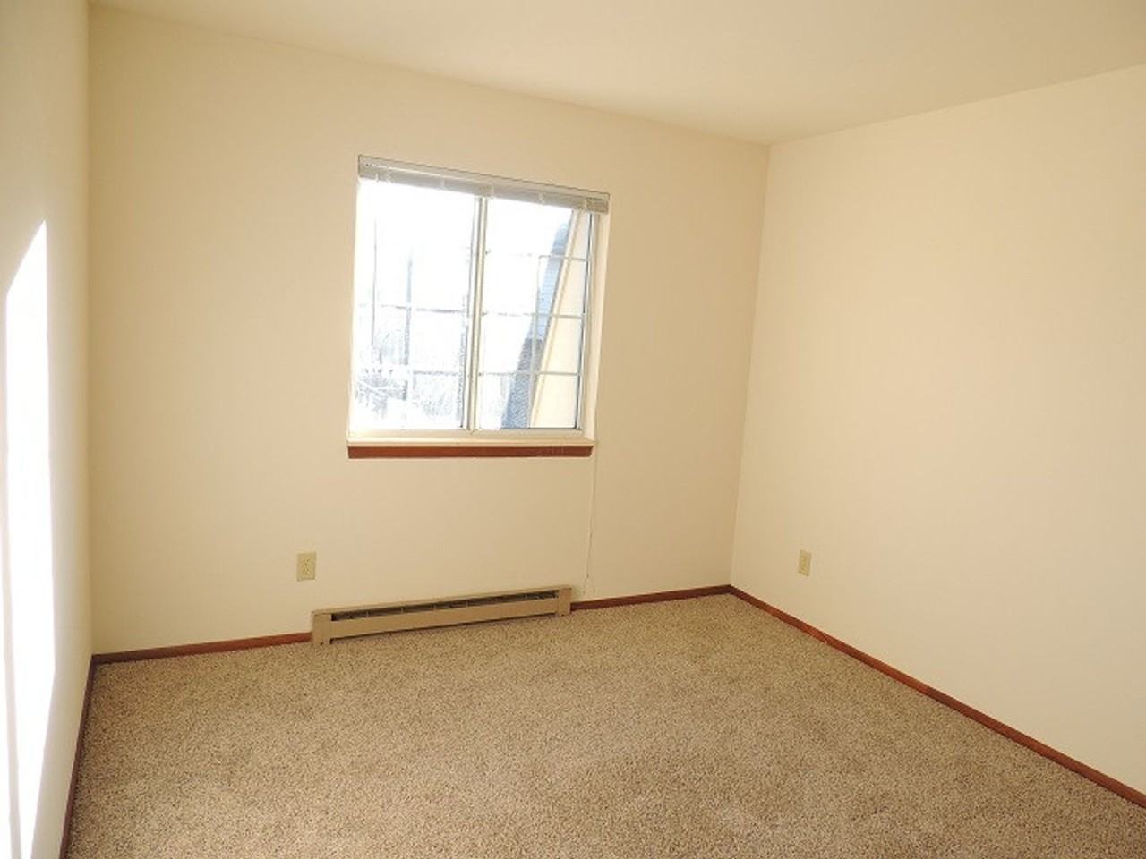 726 Mansfield Ct - Photo 6 of 9