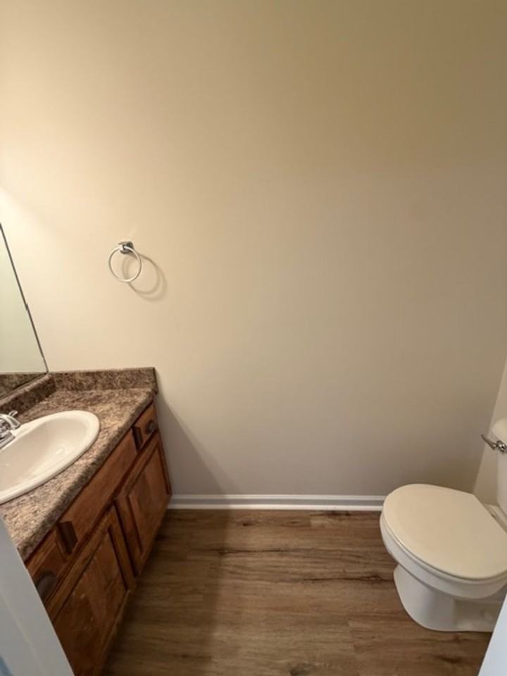 1293 Pond St Se - Photo 5 of 11