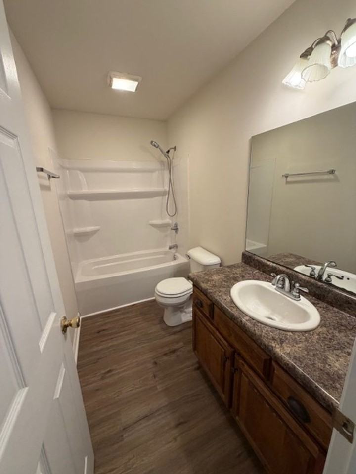 1293 Pond St Se - Photo 6 of 11