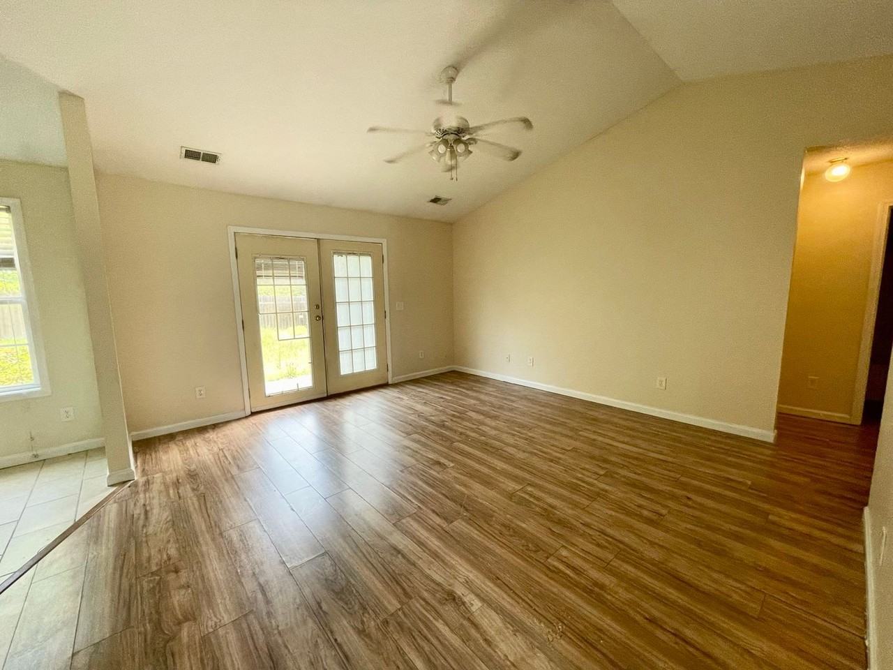 514 Heron Dr - Photo 3 of 15