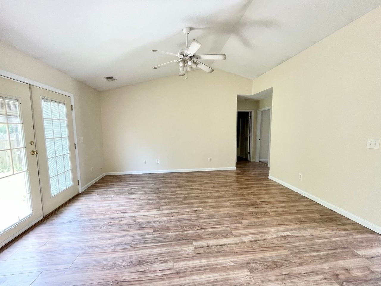 514 Heron Dr - Photo 4 of 15
