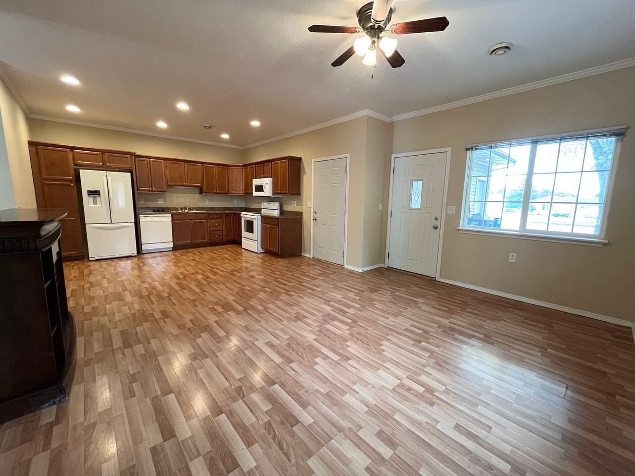 205 N Cherry St - Photo 2 of 18
