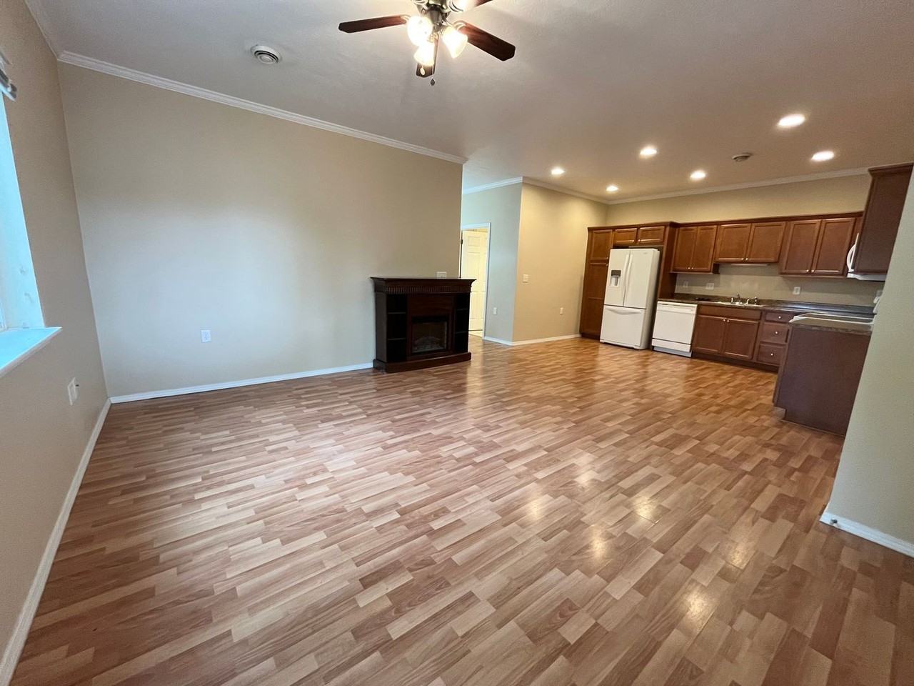 205 N Cherry St - Photo 3 of 18