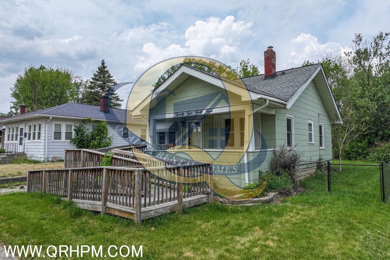 2544 Tyrone St - Photo 3 of 18