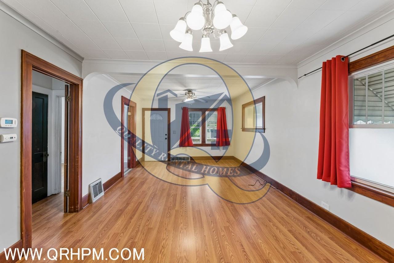 2544 Tyrone St - Photo 5 of 18
