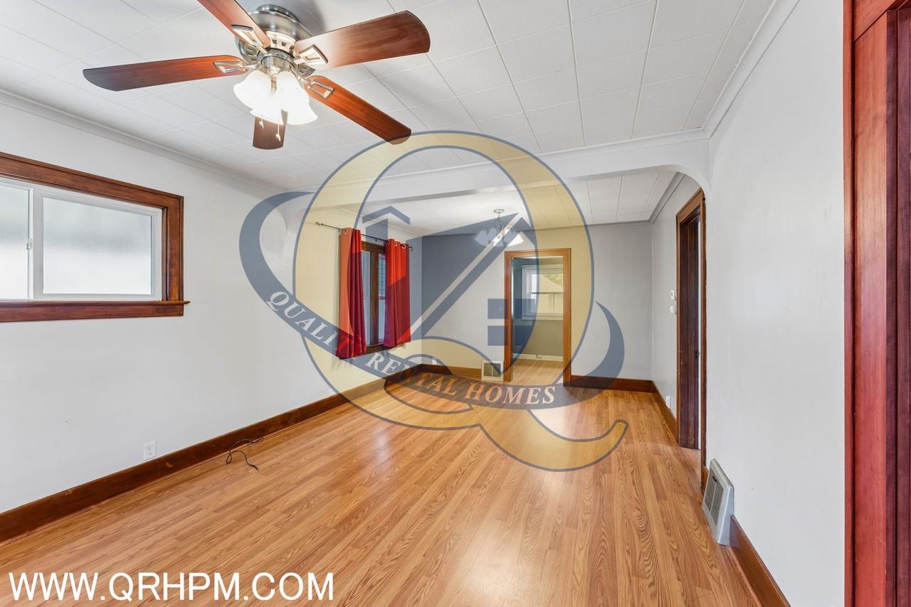 2544 Tyrone St - Photo 6 of 18