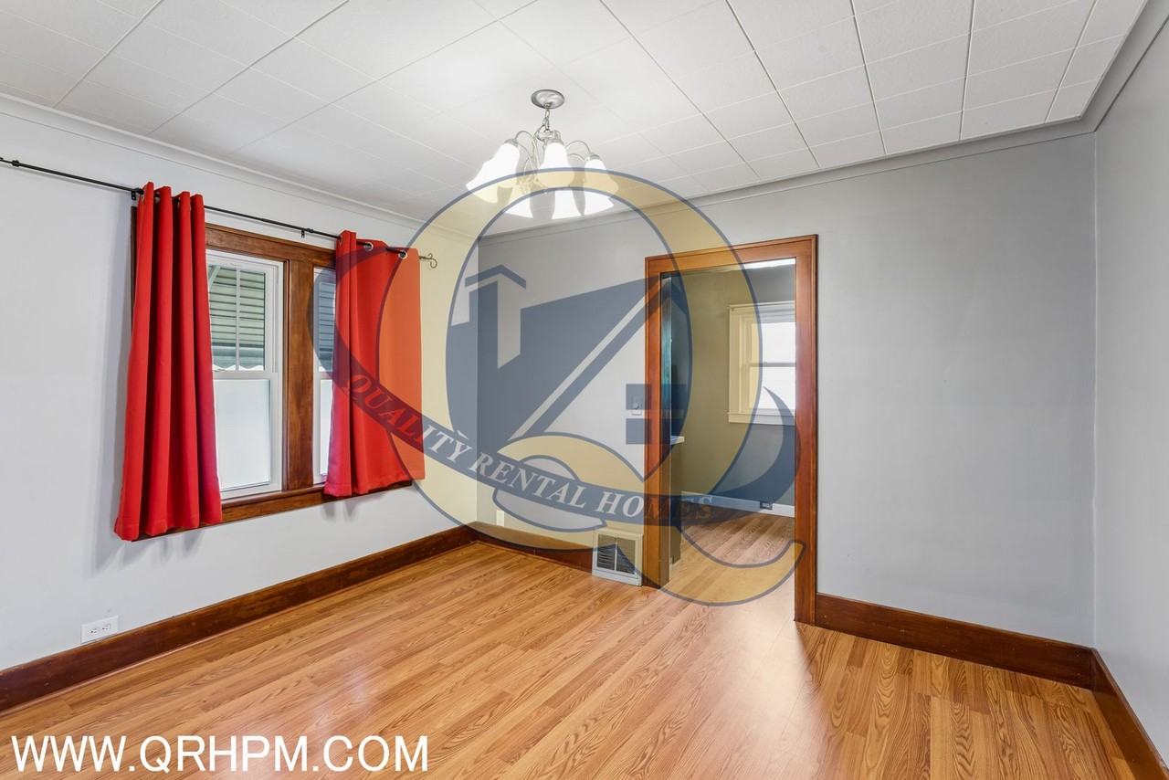 2544 Tyrone St - Photo 7 of 18