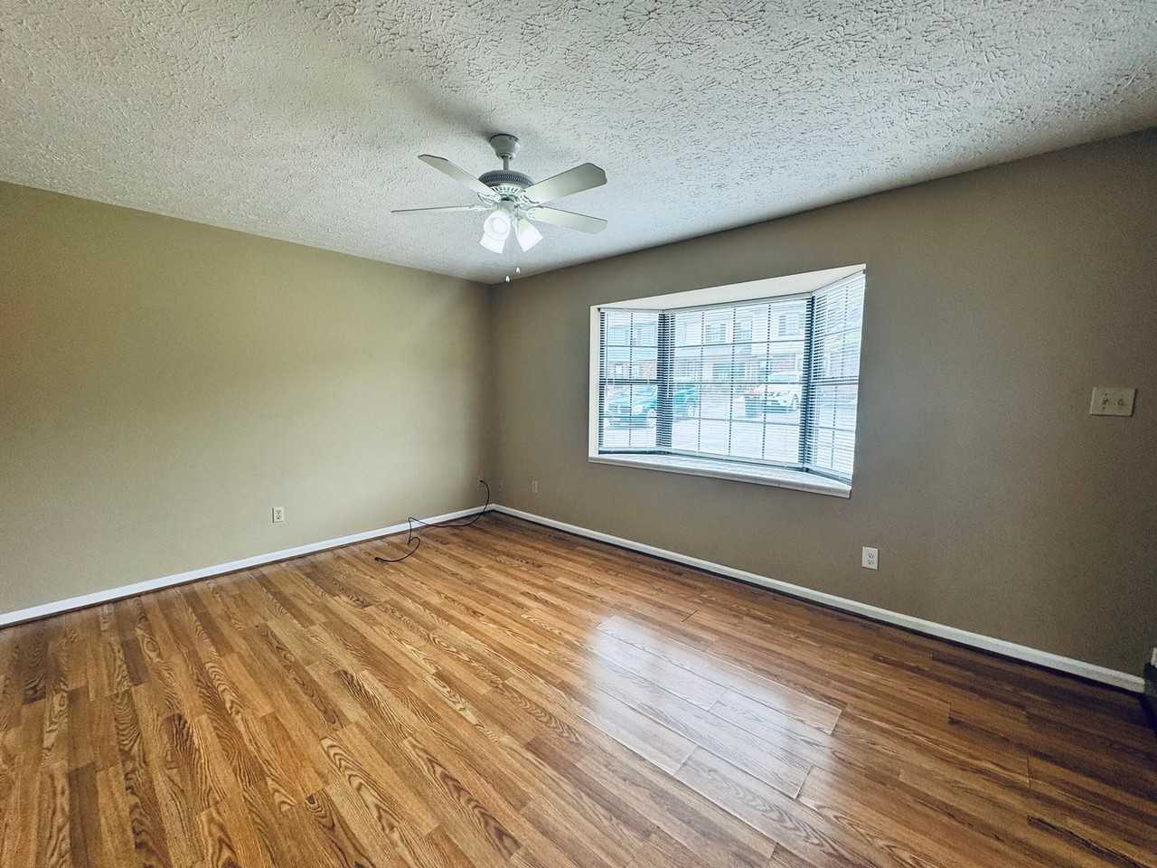 151 Kitty Hawk Sq - Photo 3 of 20