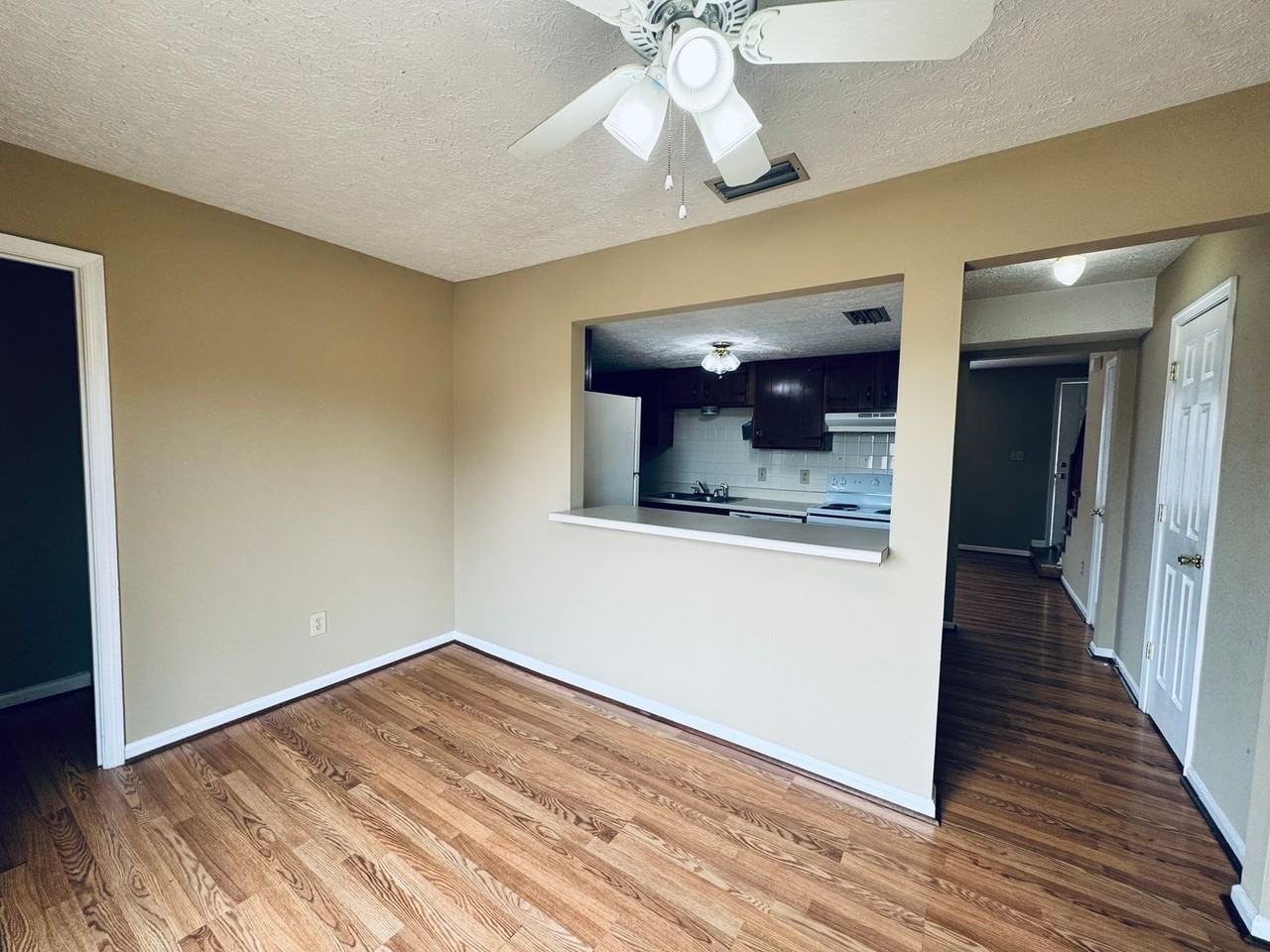 151 Kitty Hawk Sq - Photo 4 of 20