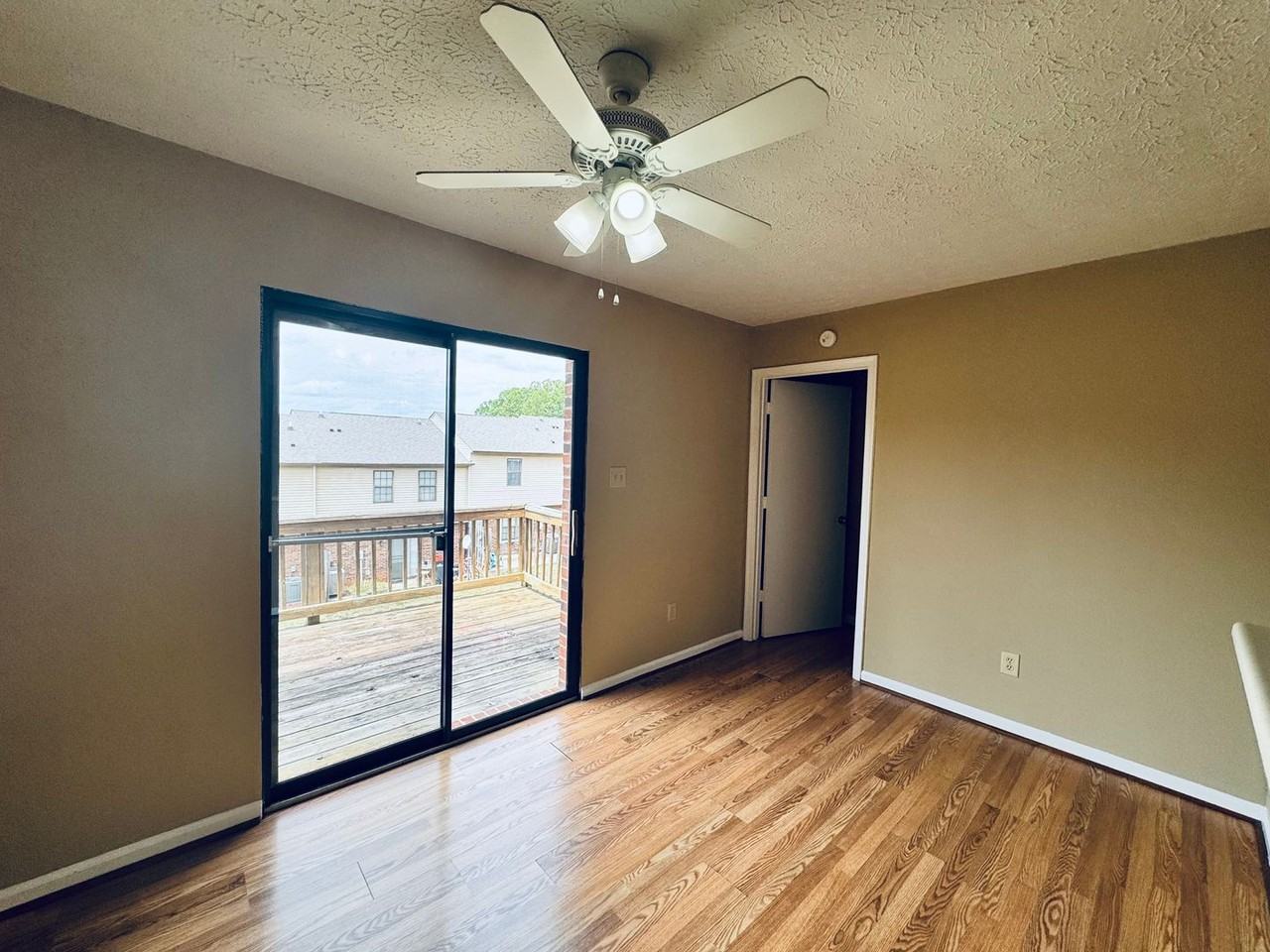 151 Kitty Hawk Sq - Photo 7 of 20