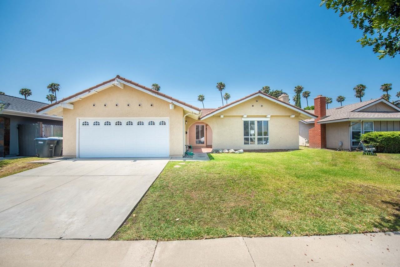 3069 Hayes Ave - Photo 2 of 40