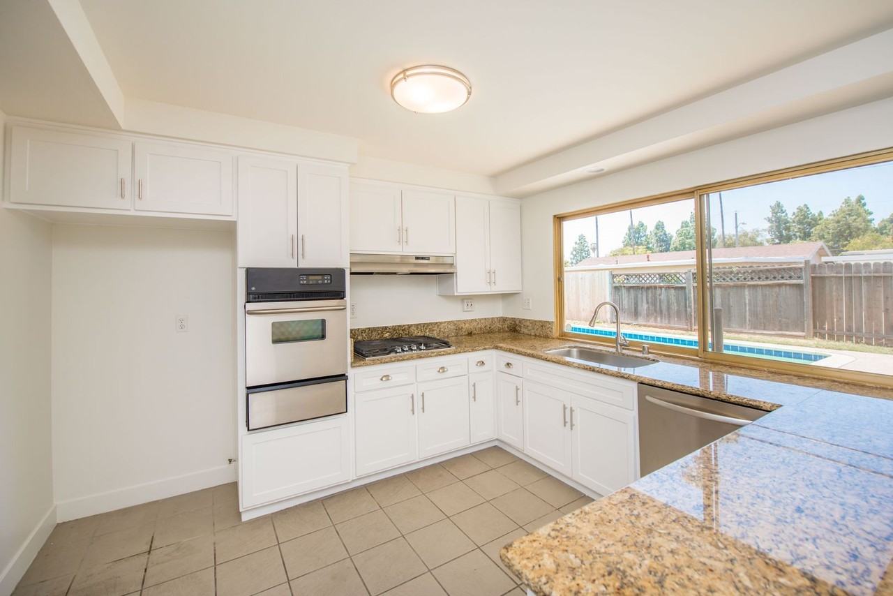 3069 Hayes Ave - Photo 4 of 40