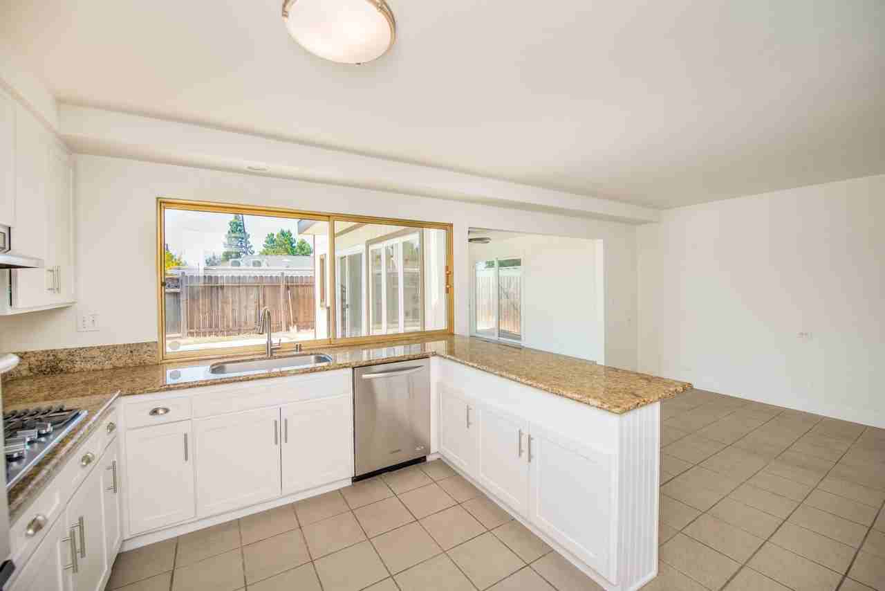 3069 Hayes Ave - Photo 6 of 40