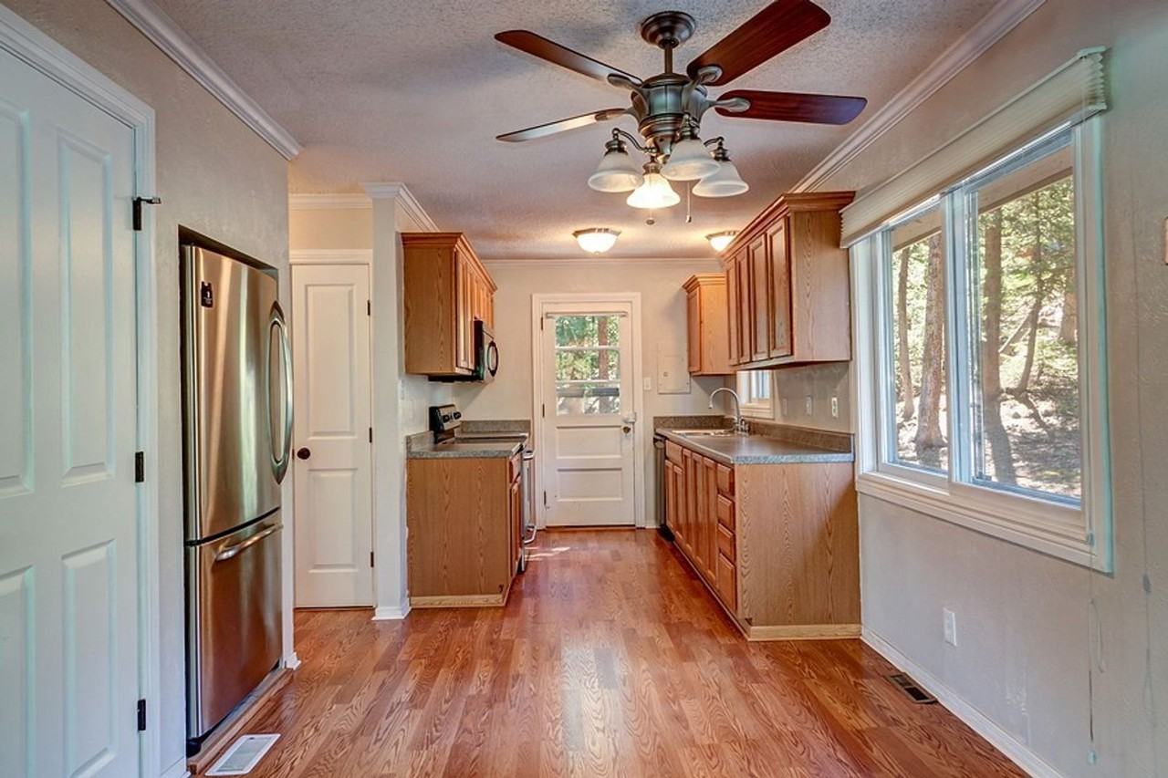 392 Doris Dr - Photo 3 of 14