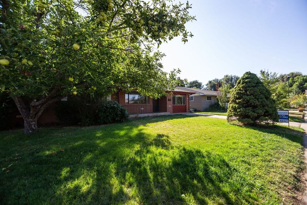 402 Tedmon Dr - Photo 2 of 33