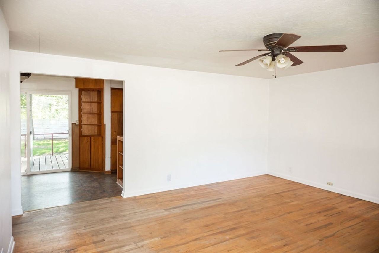 402 Tedmon Dr - Photo 3 of 33