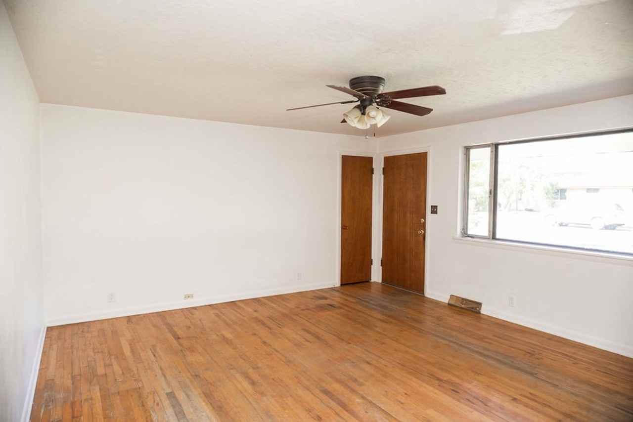 402 Tedmon Dr - Photo 4 of 33