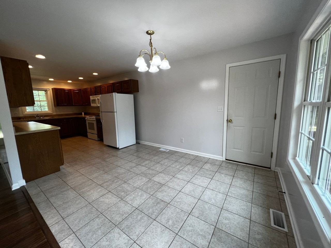 596 Landing Rd - Photo 7 of 19
