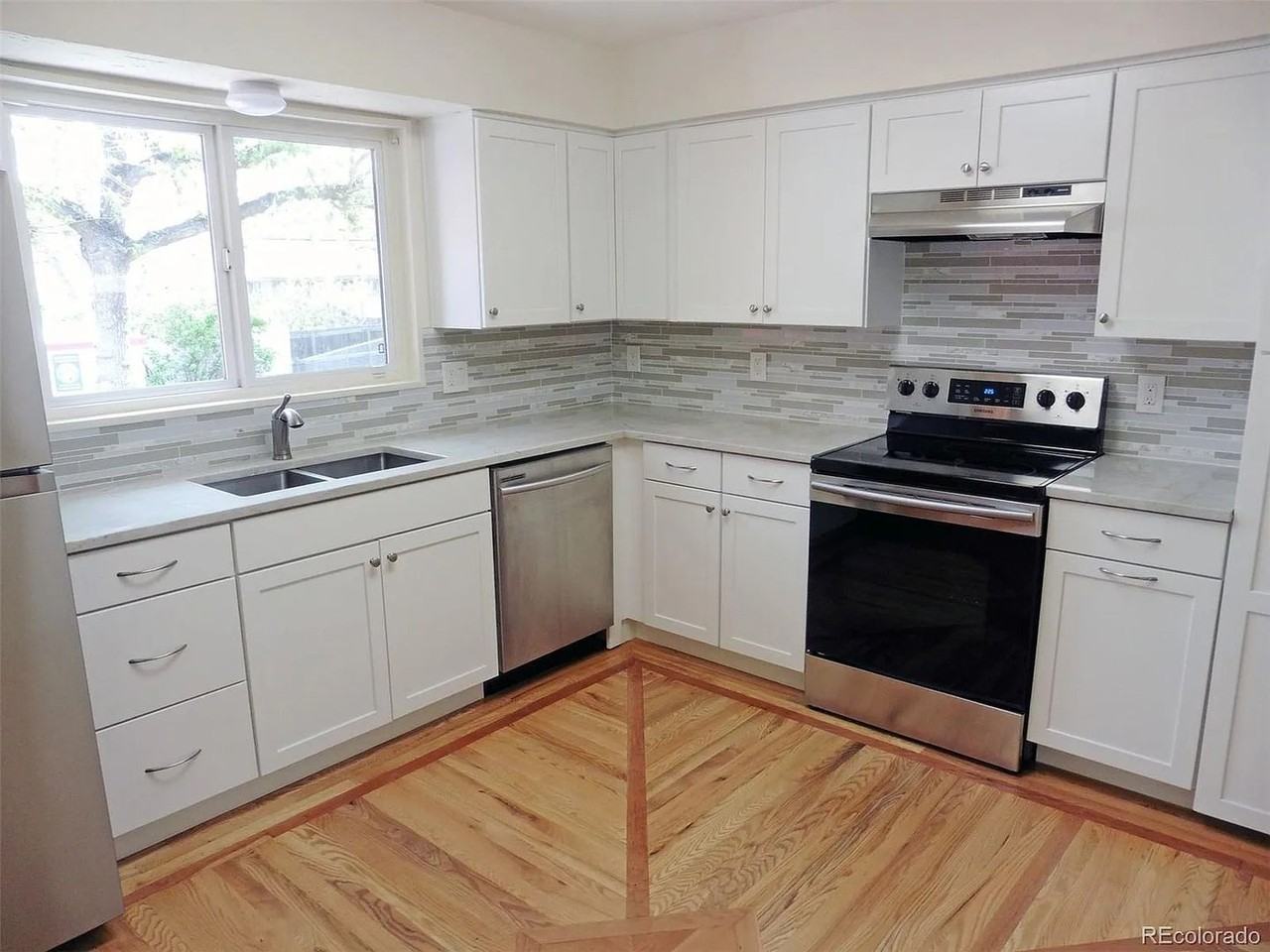 3352 W Aksarben Ave - Photo 4 of 23