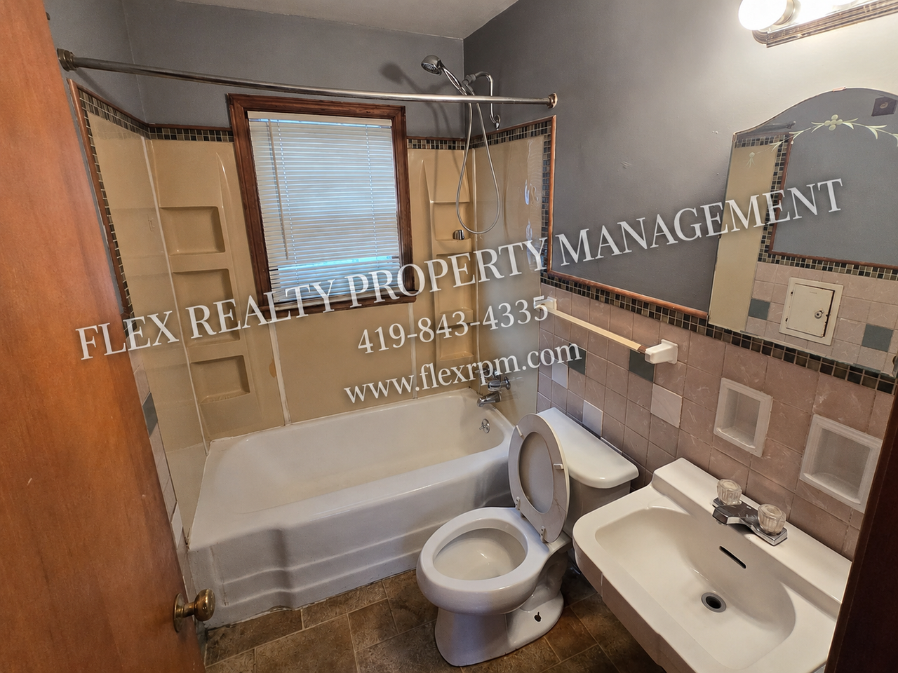 3901 Leybourn Ave - Photo 3 of 12