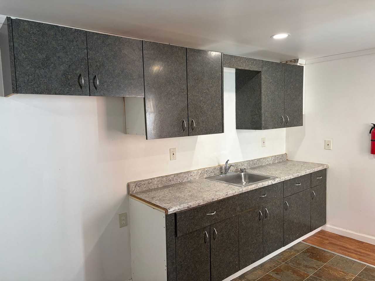 512 1/2 N Charlotte St - Photo 5 of 20