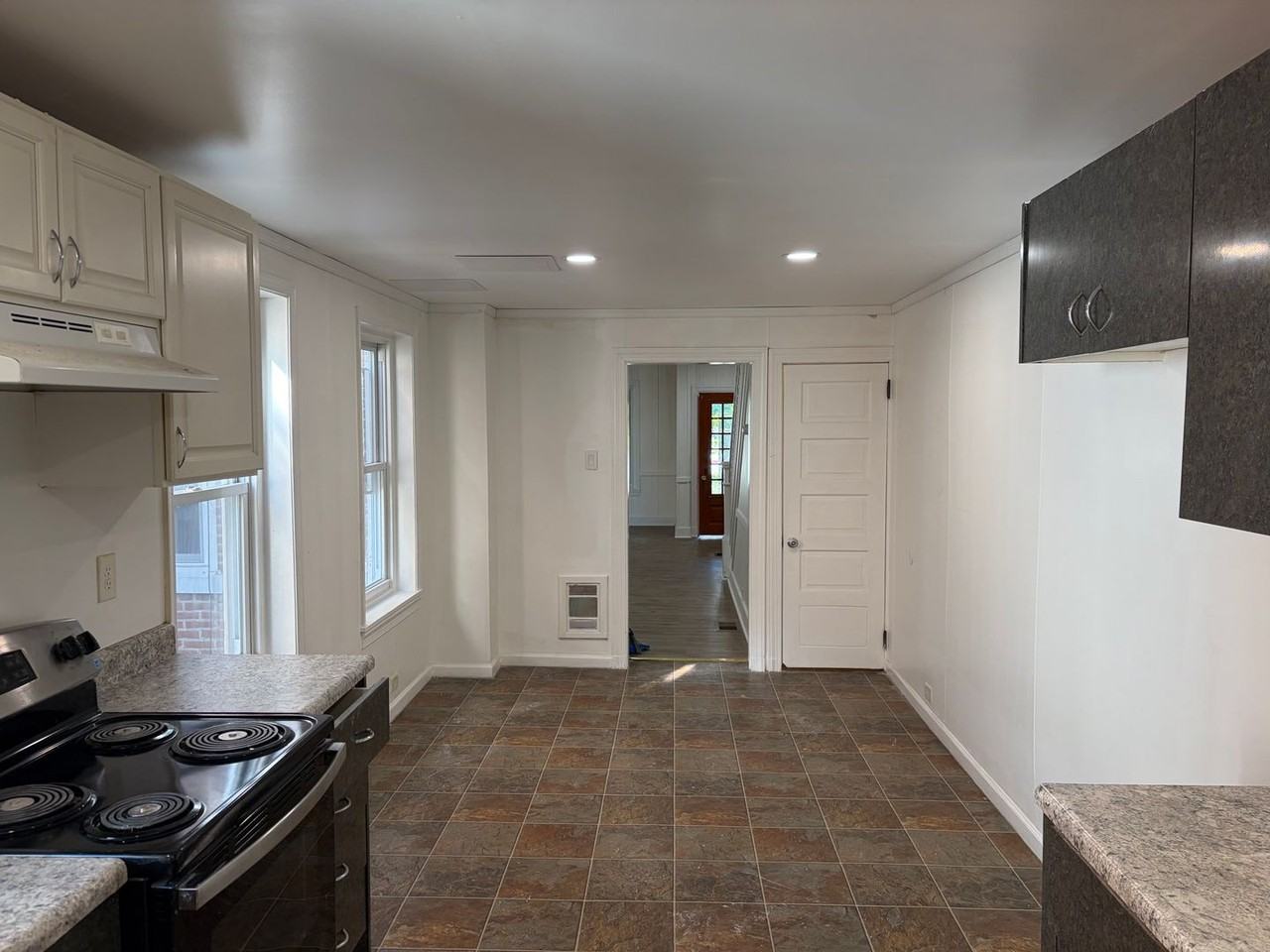 512 1/2 N Charlotte St - Photo 7 of 20