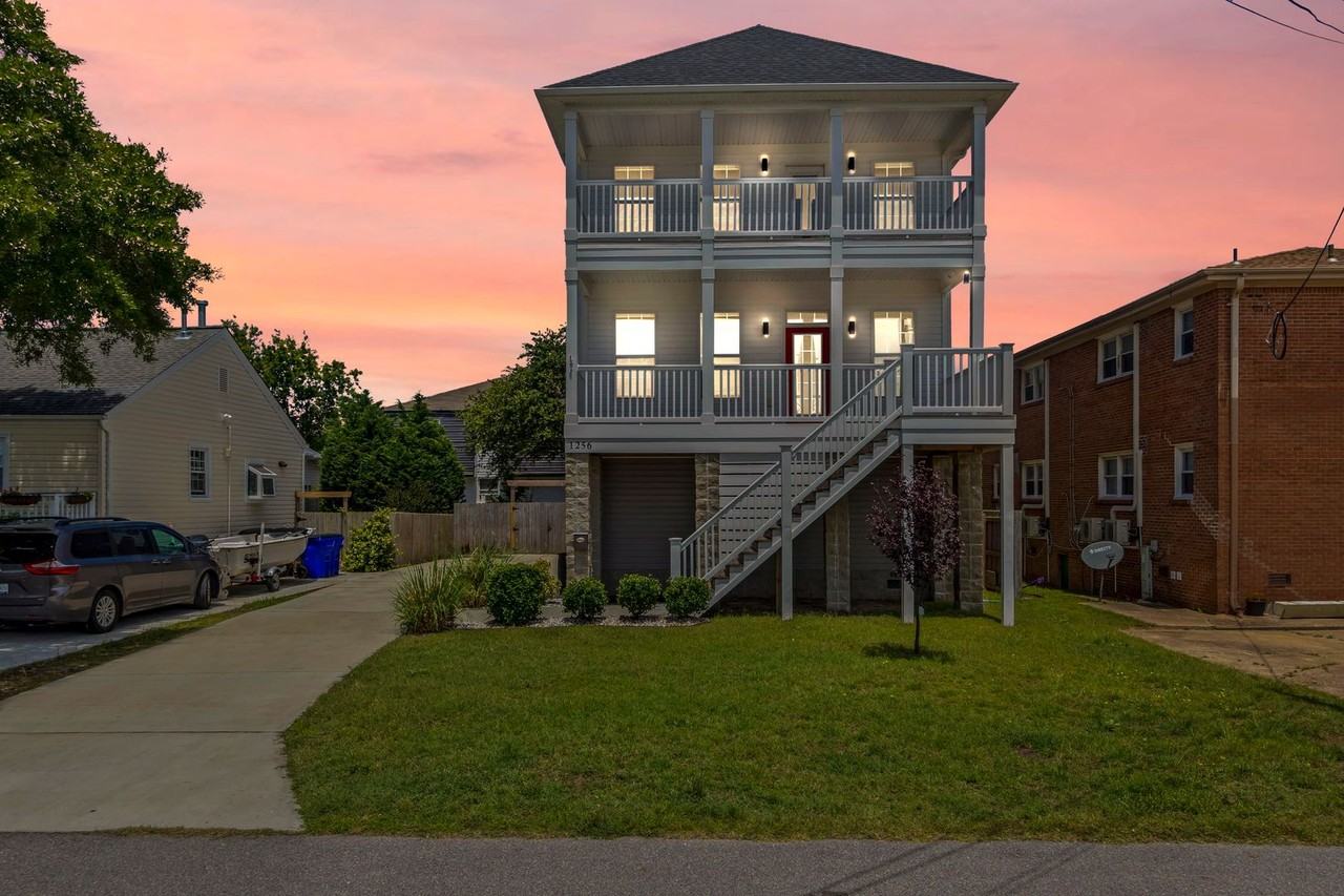 1256 Little Bay Ave - Photo 3 of 50