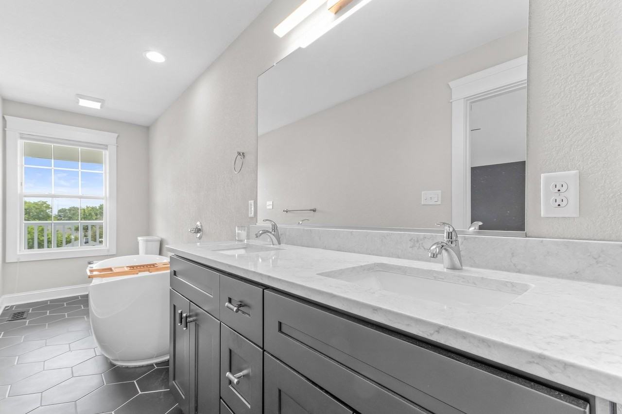 1256 Little Bay Ave - Photo 7 of 50