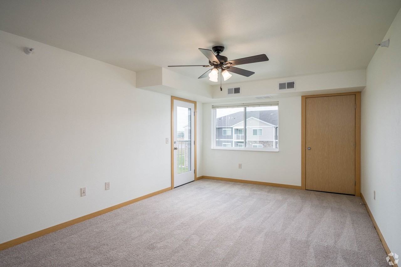 Hickory Grove Apartments (A) - Photo 5 of 24