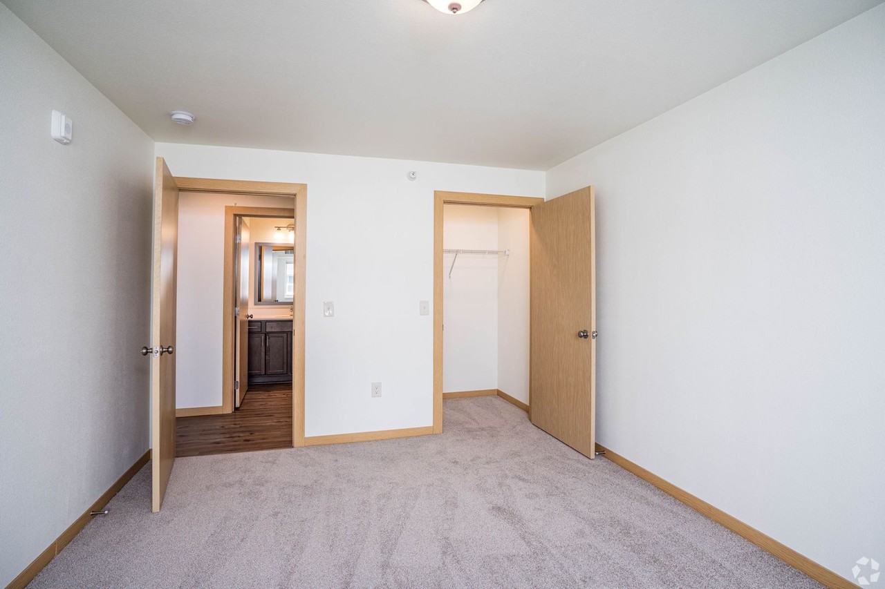 Hickory Grove Apartments (A) - Photo 6 of 24
