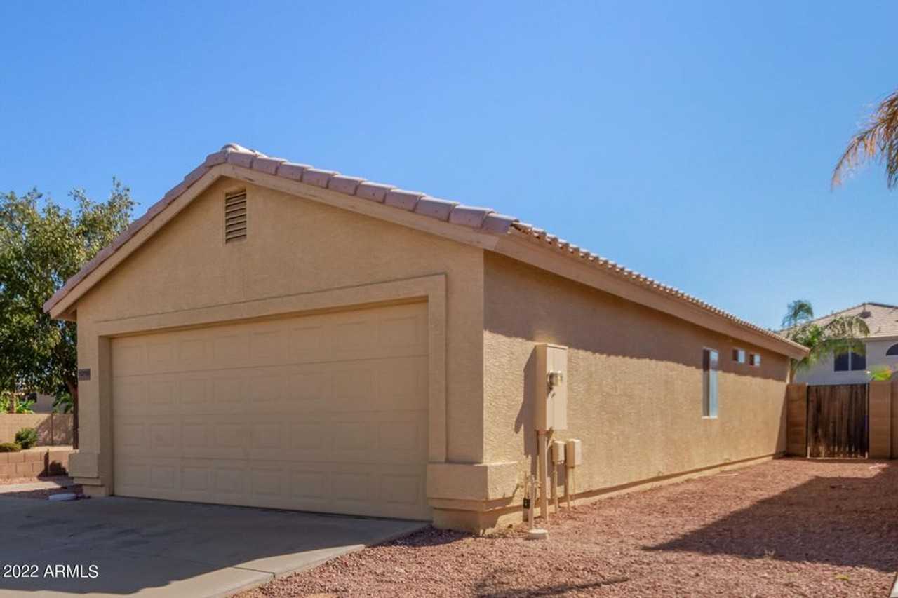 12701 W Cherry Hills Dr - Photo 3 of 23