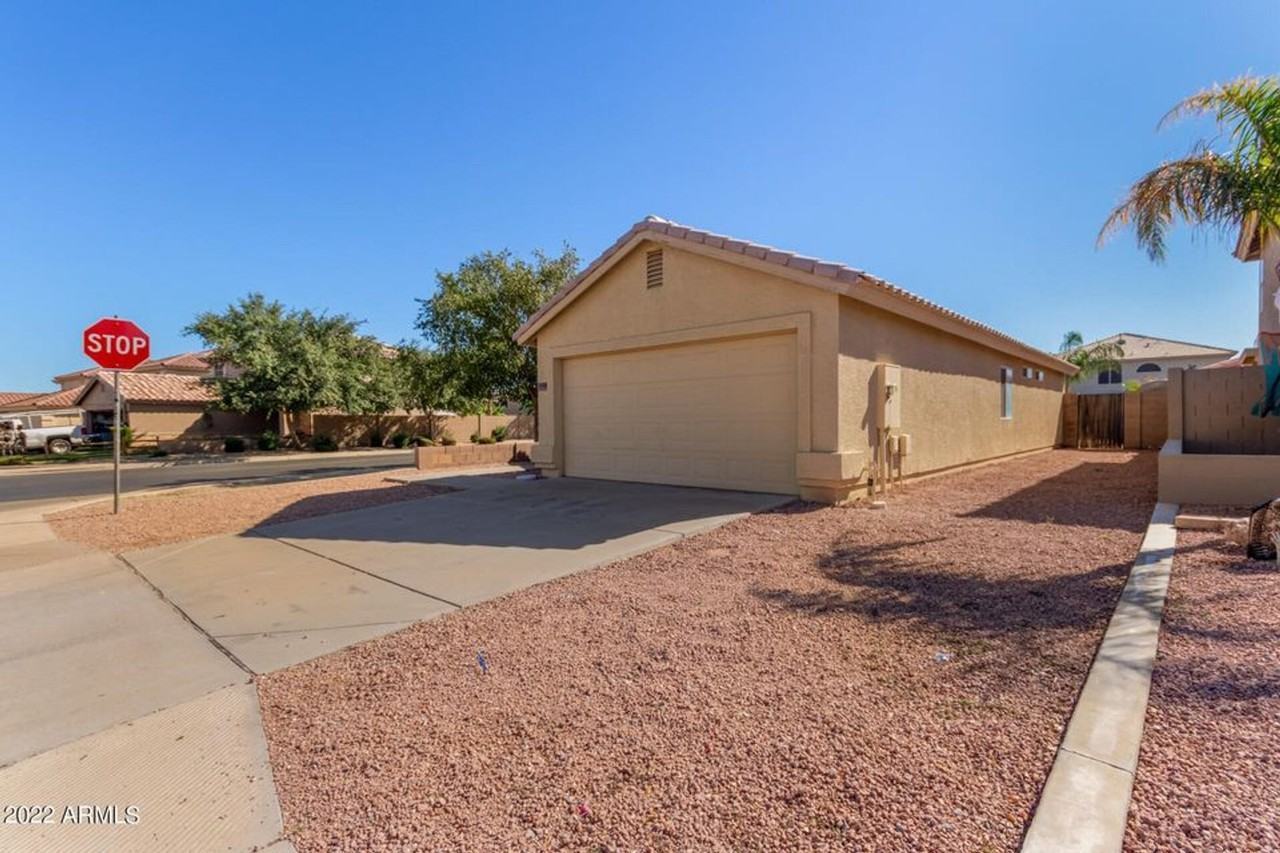 12701 W Cherry Hills Dr - Photo 4 of 23