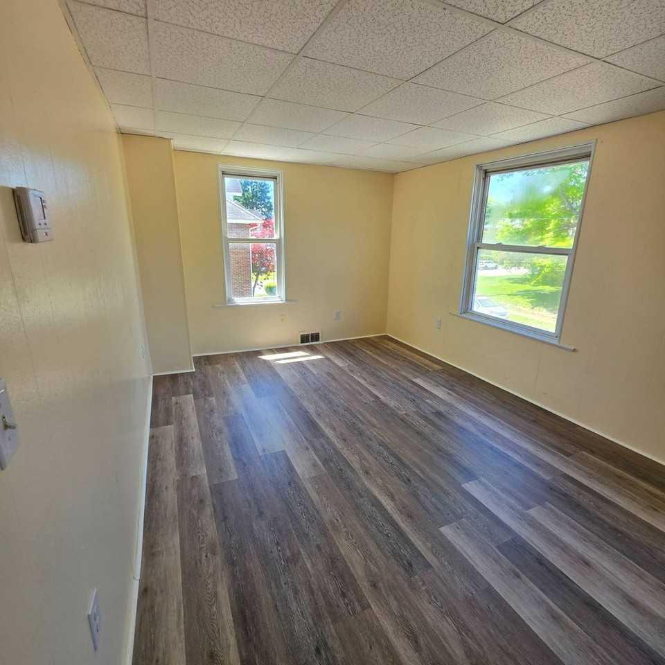 1206 Albert St - Photo 3 of 7