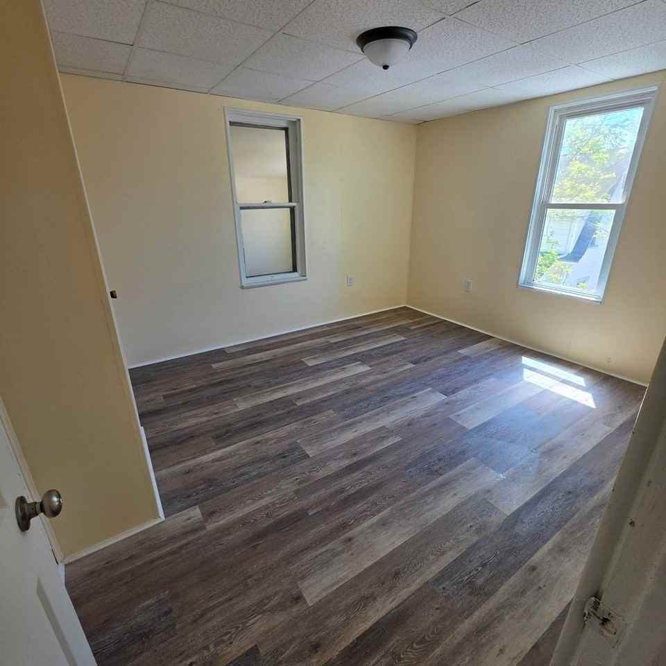 1206 Albert St - Photo 5 of 7