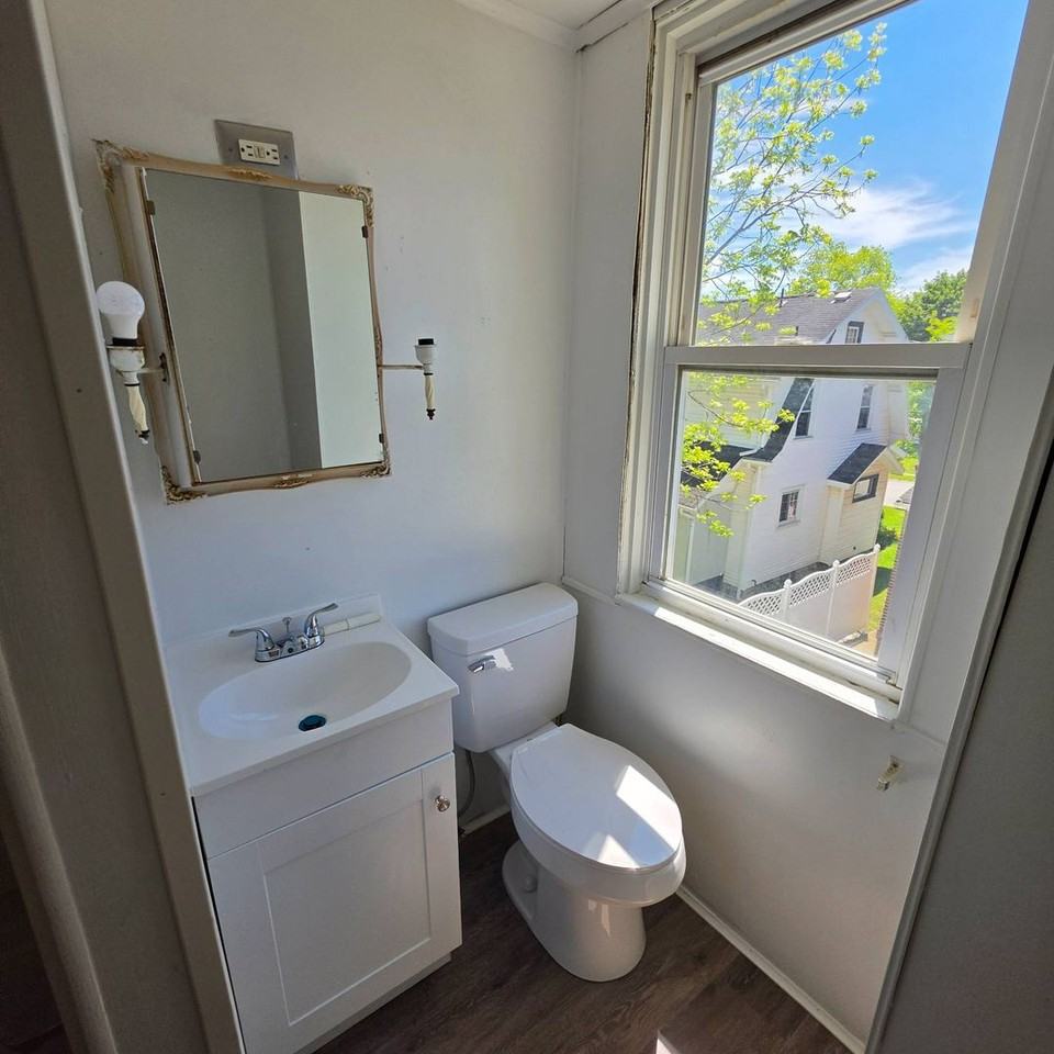 1206 Albert St - Photo 6 of 7