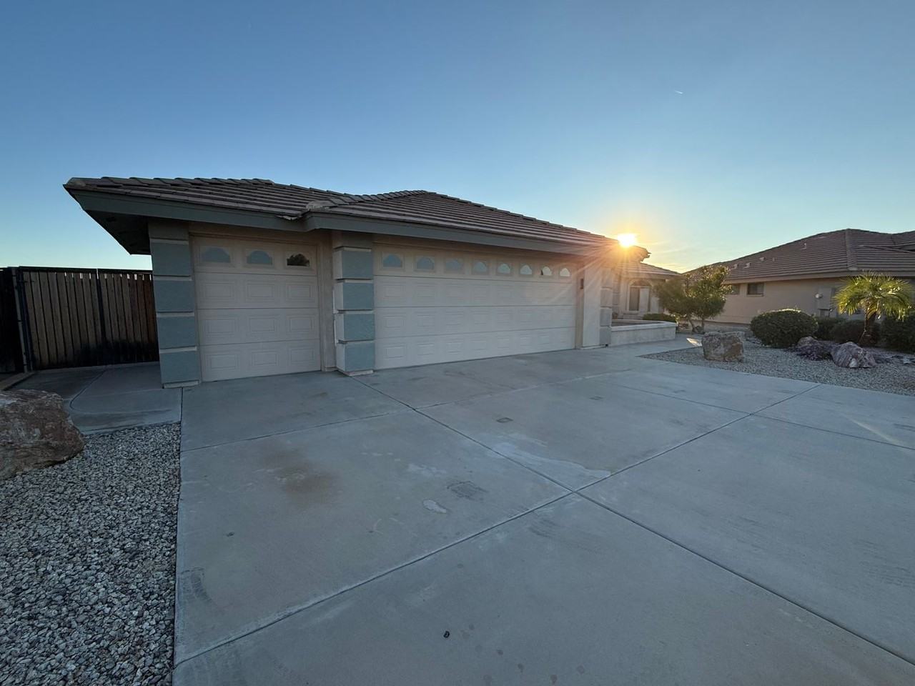 11401 E Medina Ave - Photo 3 of 34