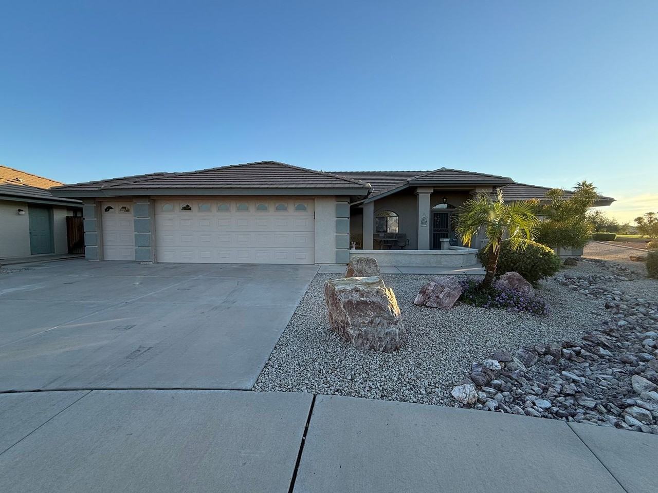 11401 E Medina Ave - Photo 4 of 34