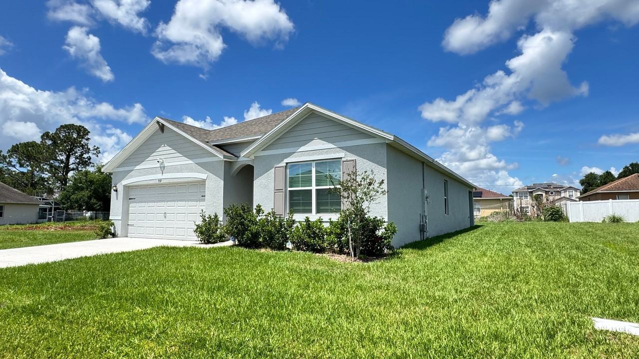 939 939 Stockport Dr - Photo 2 of 45