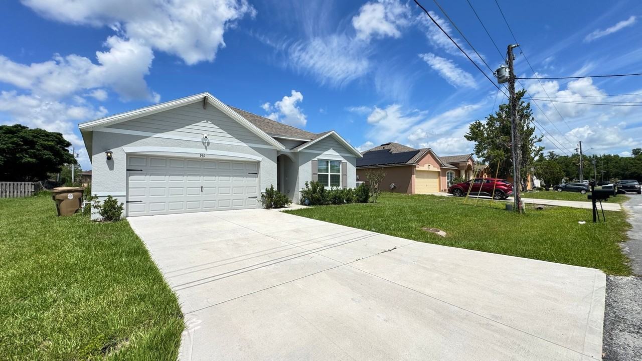 939 939 Stockport Dr - Photo 4 of 45