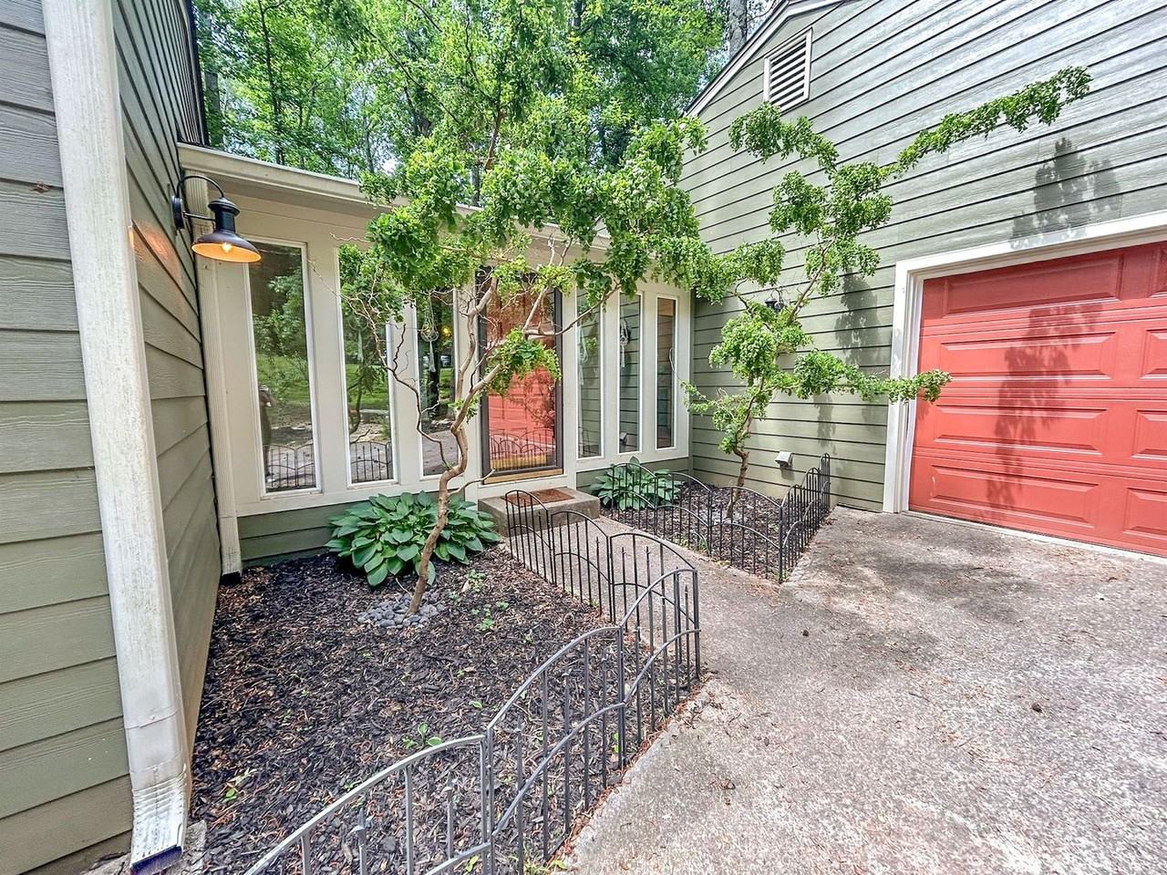 1642 Hillside St - Photo 3 of 32