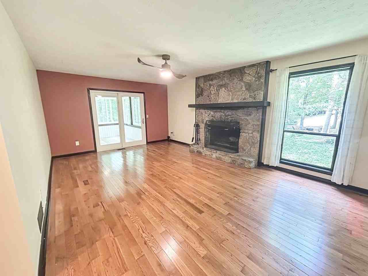 1642 Hillside St - Photo 6 of 32