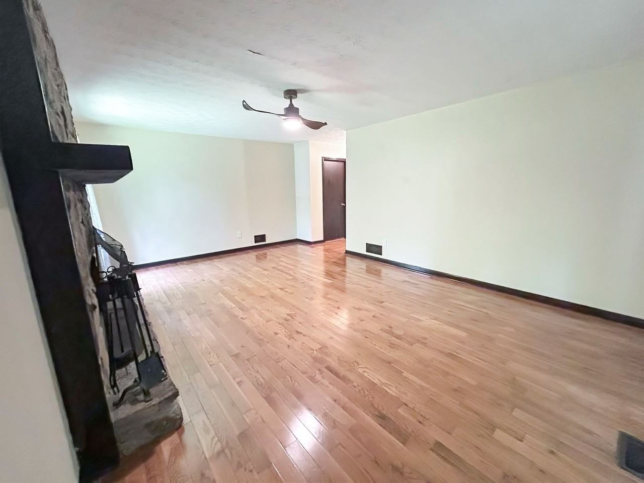 1642 Hillside St - Photo 7 of 32