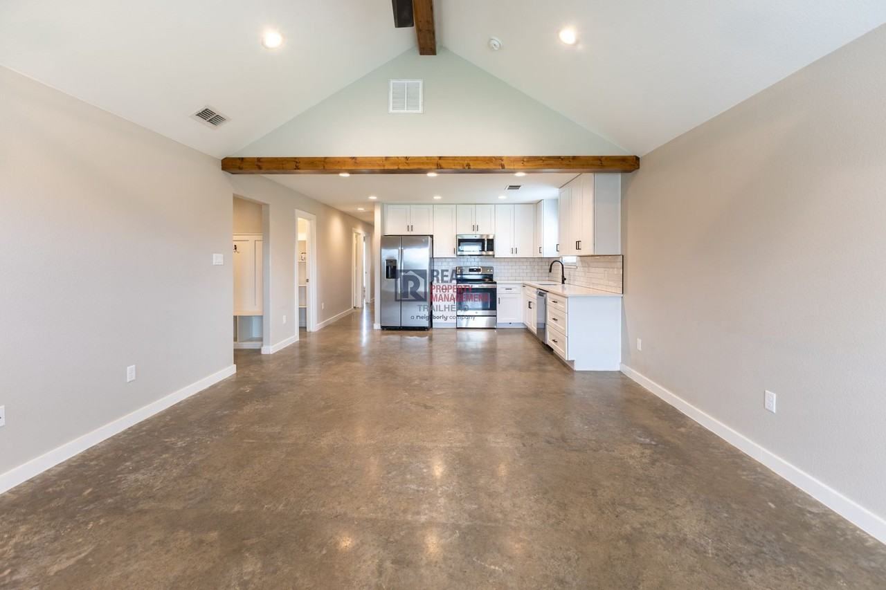 2314 Creekview Dr - Photo 5 of 19