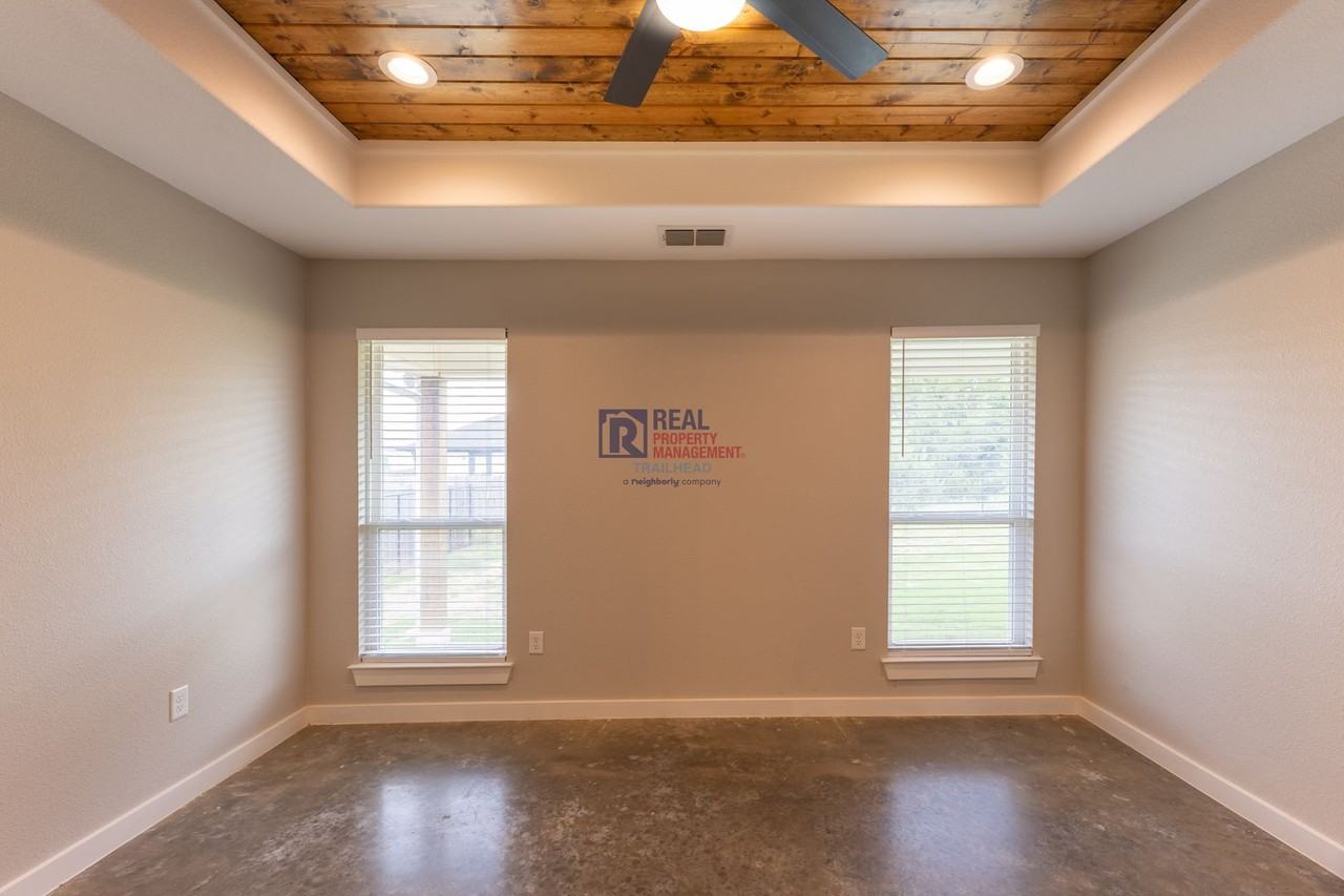 2314 Creekview Dr - Photo 7 of 19