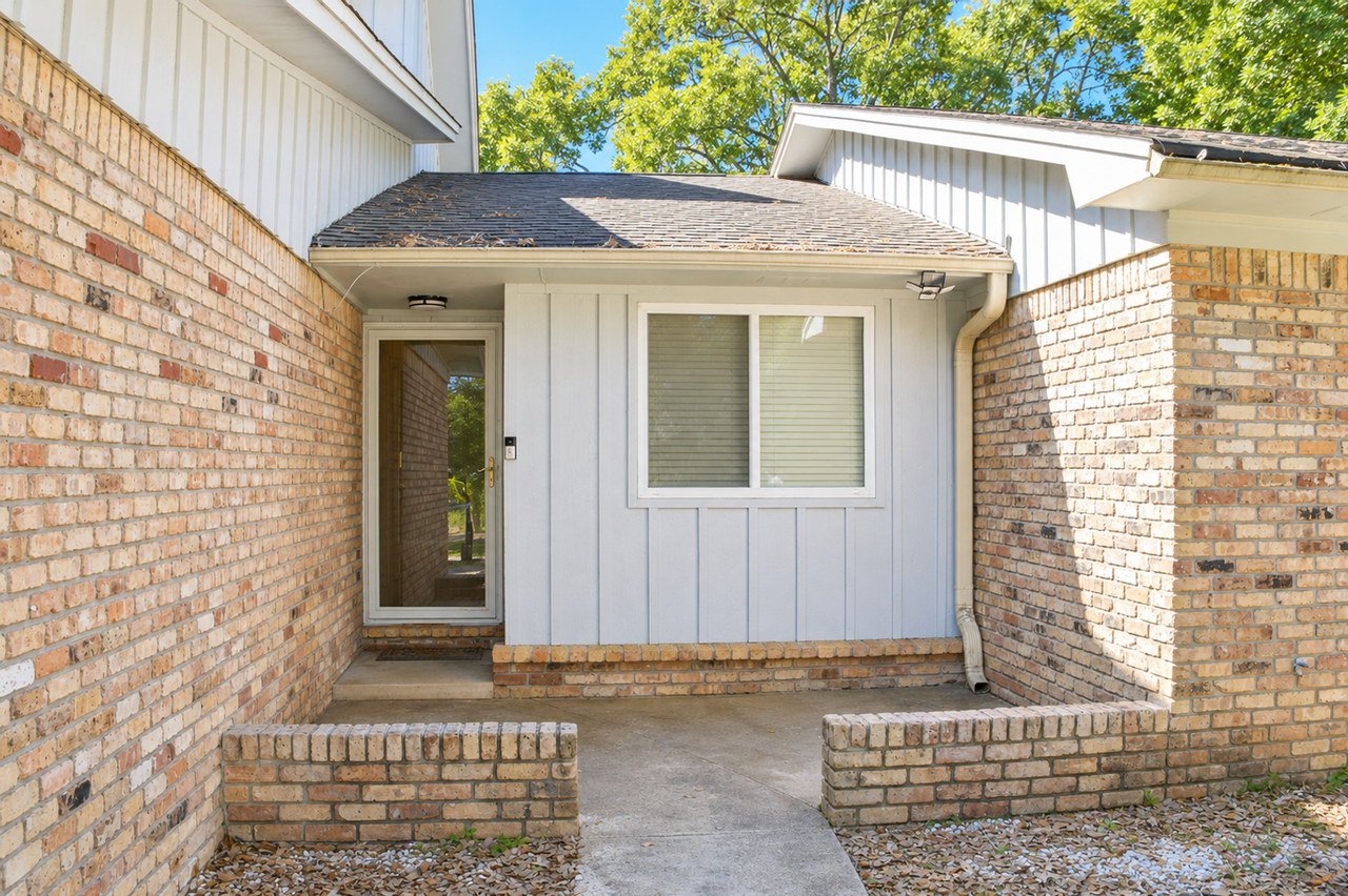 2143 Yardley Cir - Photo 2 of 19