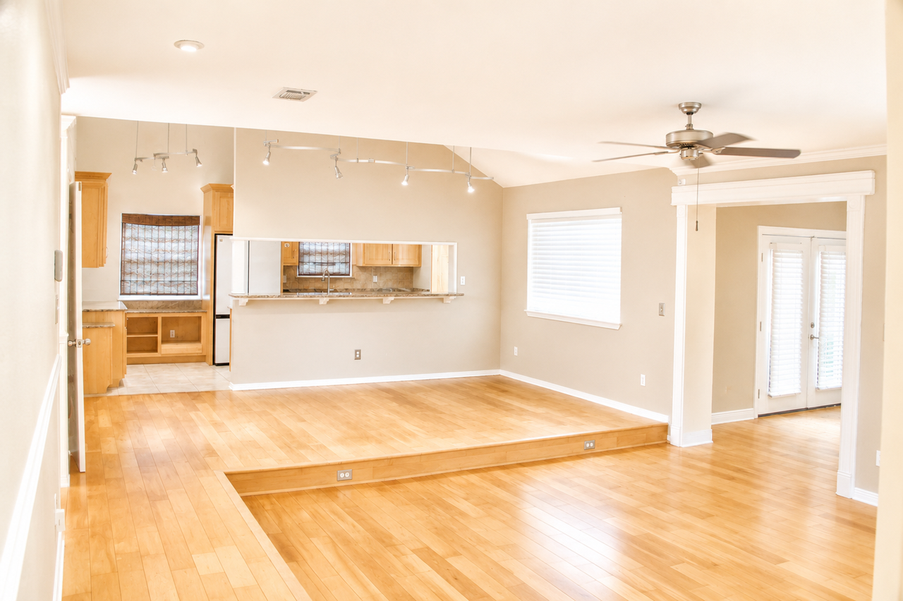 2143 Yardley Cir - Photo 6 of 19