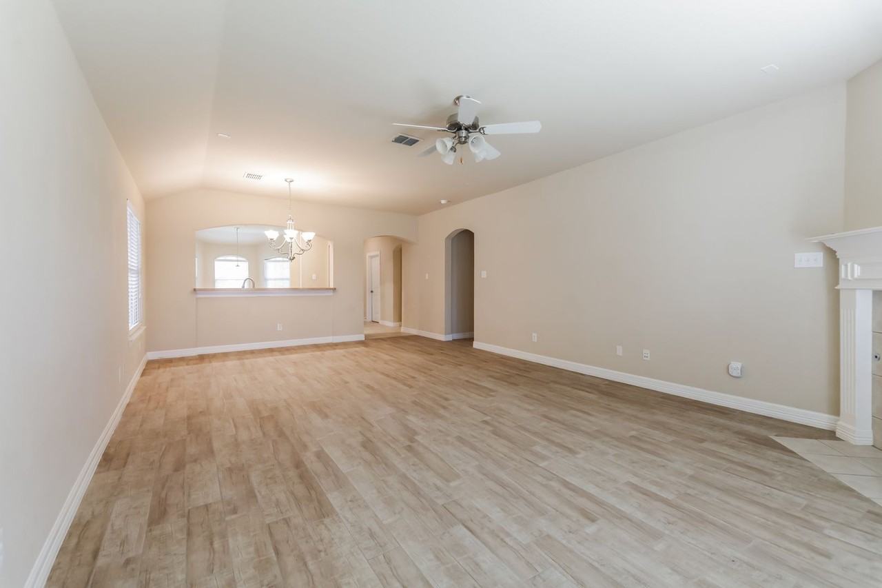 1524 Toucan Dr - Photo 5 of 16