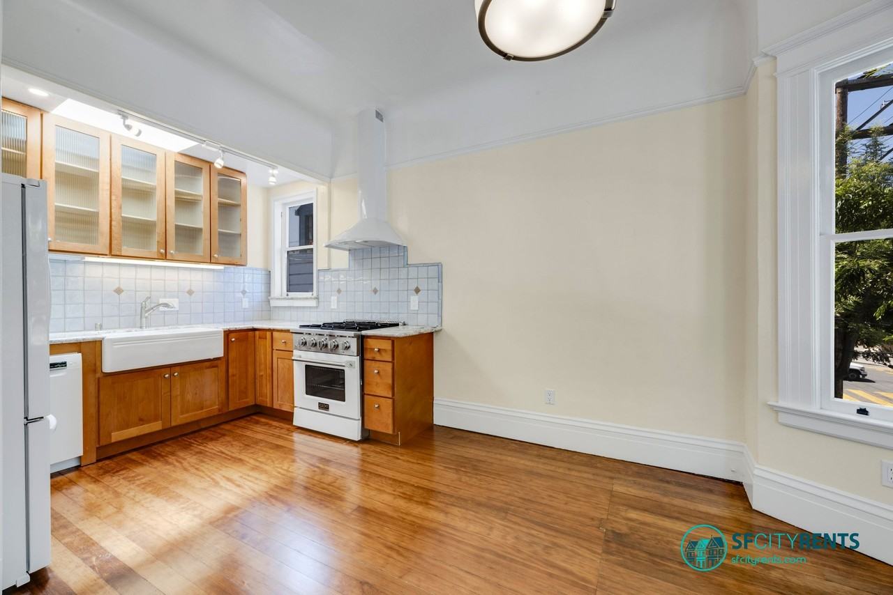 2825 23rd St - Photo 4 of 24