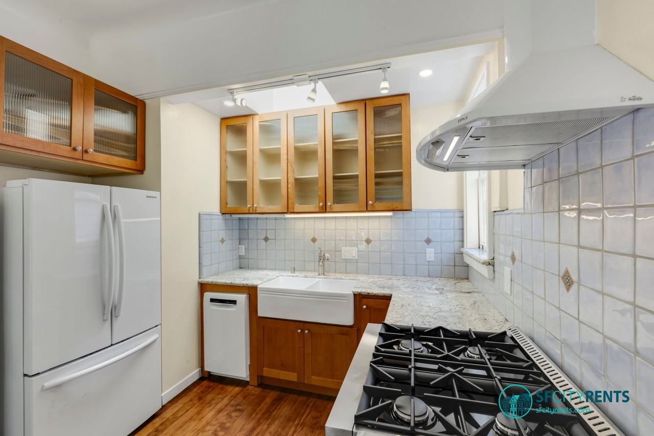 2825 23rd St - Photo 5 of 24