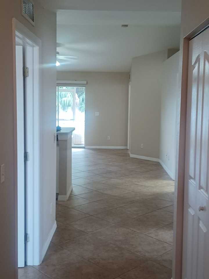100 100 / 104 Trafalgar Pkwy - Photo 2 of 22